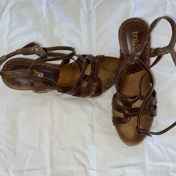 Tribeeca by Kenneth Cole Production Brown Wedges. Size 8 - Picture 2 of 7